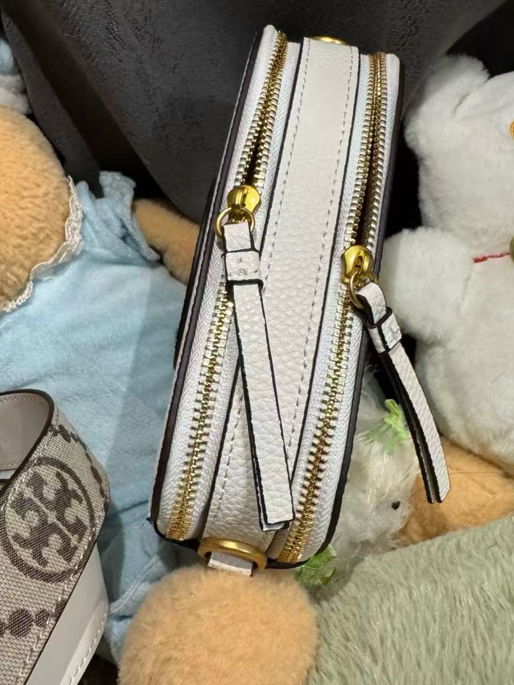 Tory Burch White Pebbled Leather Crossbody with Logo Strap - Picture 4 of 7